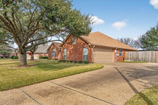 500 Moss Hill Road, Hewitt, TX 76643