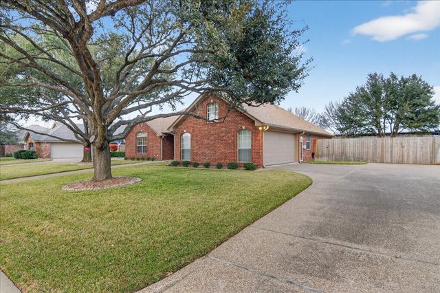 500 Moss Hill Road, Hewitt, TX 76643