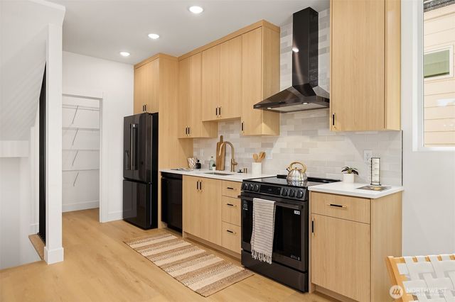 1504 N 100th Street, Seattle, WA 98133