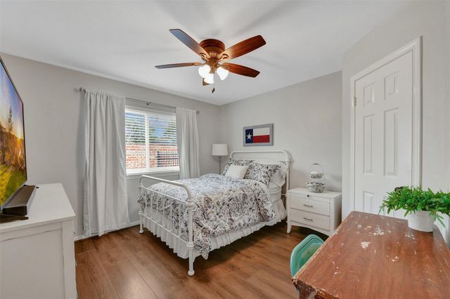 2211 Summer Reef Drive, League City, TX 77573