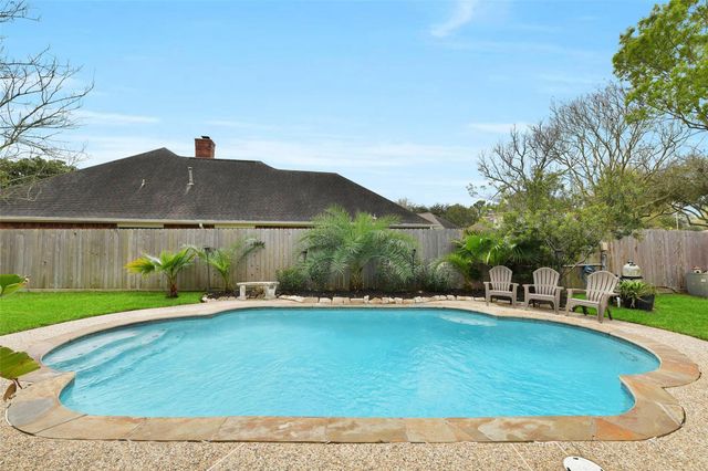 2211 Summer Reef Drive, League City, TX 77573
