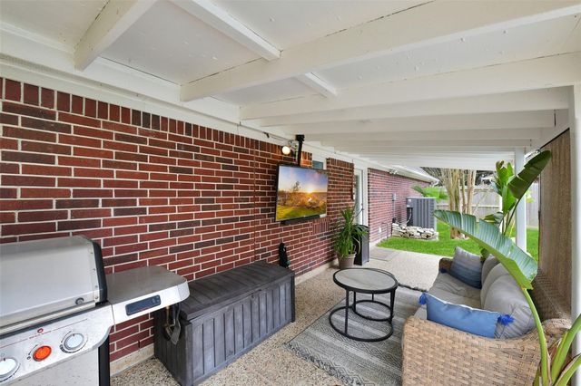 2211 Summer Reef Drive, League City, TX 77573