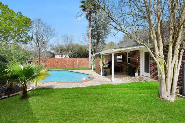 2211 Summer Reef Drive, League City, TX 77573