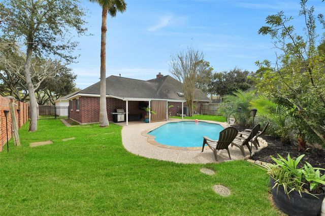 2211 Summer Reef Drive, League City, TX 77573