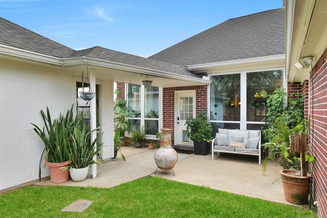 2211 Summer Reef Drive, League City, TX 77573