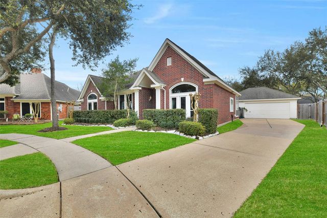2211 Summer Reef Drive, League City, TX 77573