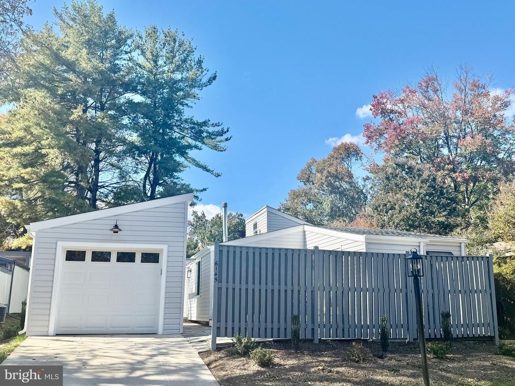 Image 1 of property listing at 6145 CLEARSMOKE CT, Columbia, MD 21045