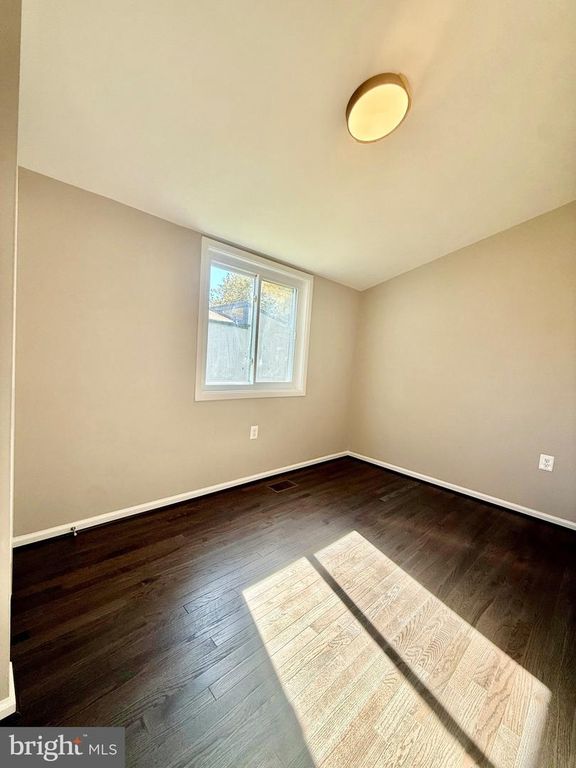 Image 11 of property listing at 6145 CLEARSMOKE CT, Columbia, MD 21045