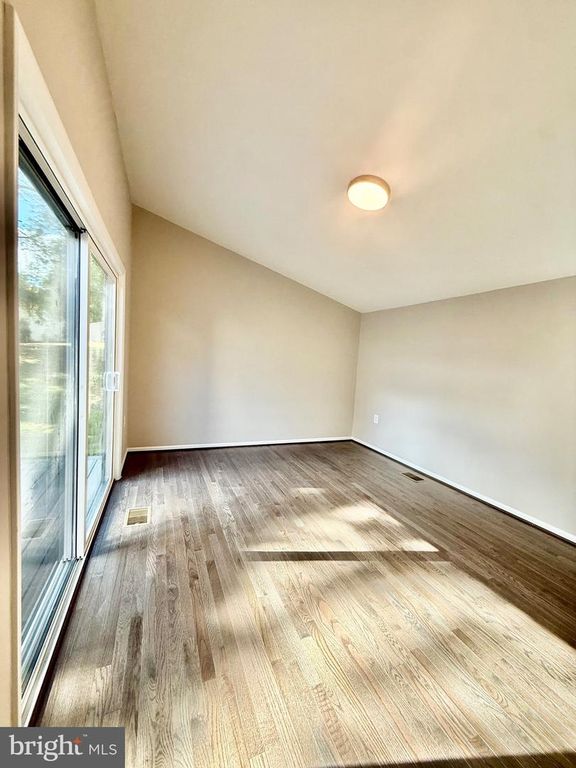 Image 15 of property listing at 6145 CLEARSMOKE CT, Columbia, MD 21045