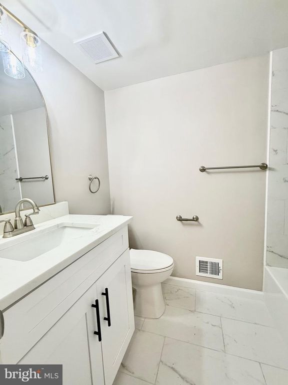 Image 17 of property listing at 6145 CLEARSMOKE CT, Columbia, MD 21045