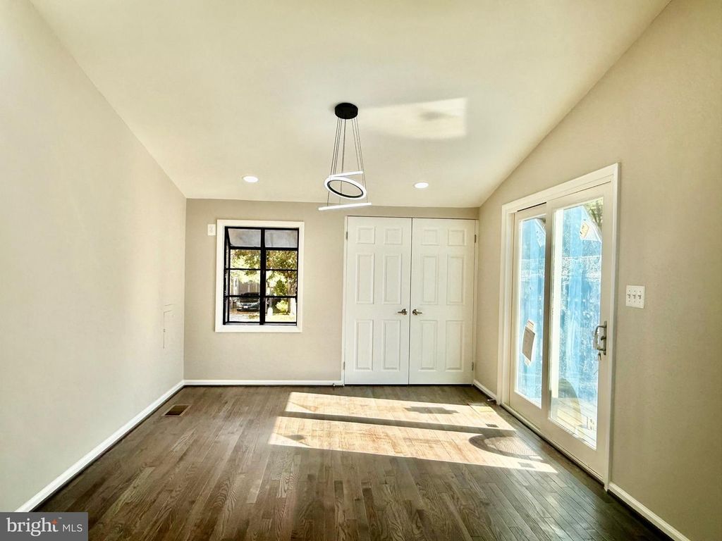 Image 7 of property listing at 6145 CLEARSMOKE CT, Columbia, MD 21045