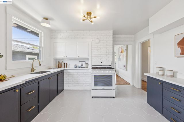 4220 Suter St, Oakland, CA 94619