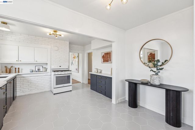 4220 Suter St, Oakland, CA 94619