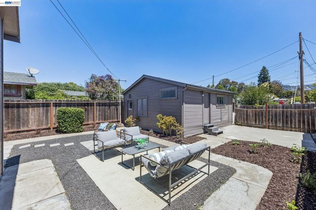 4220 Suter St, Oakland, CA 94619