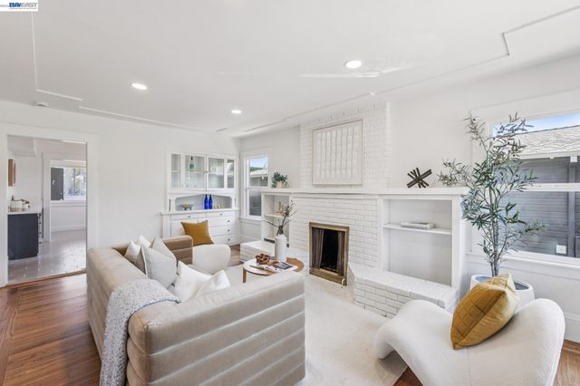 4220 Suter St, Oakland, CA 94619