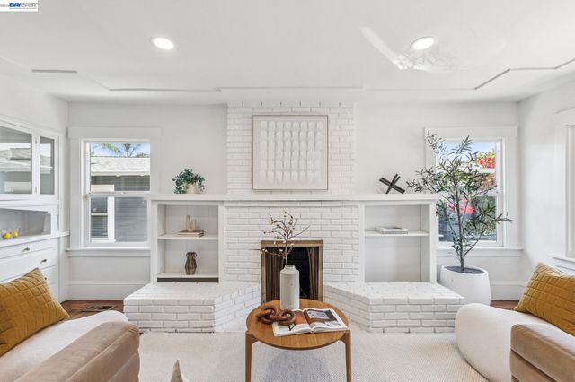 4220 Suter St, Oakland, CA 94619