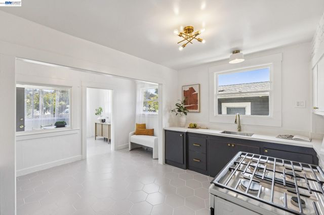 4220 Suter St, Oakland, CA 94619