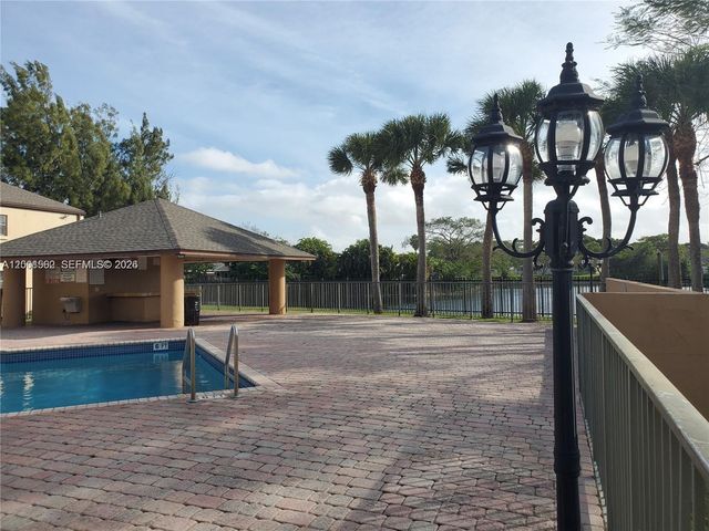 7423 SW 152nd Ave 10-106, Miami, FL 33193