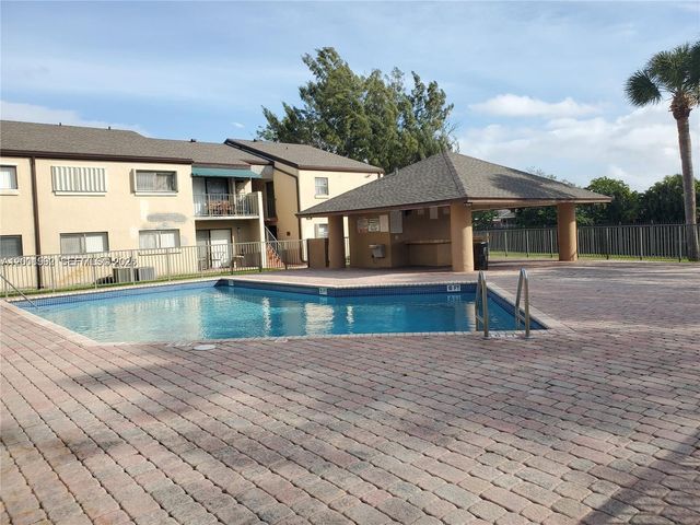 7423 SW 152nd Ave 10-106, Miami, FL 33193