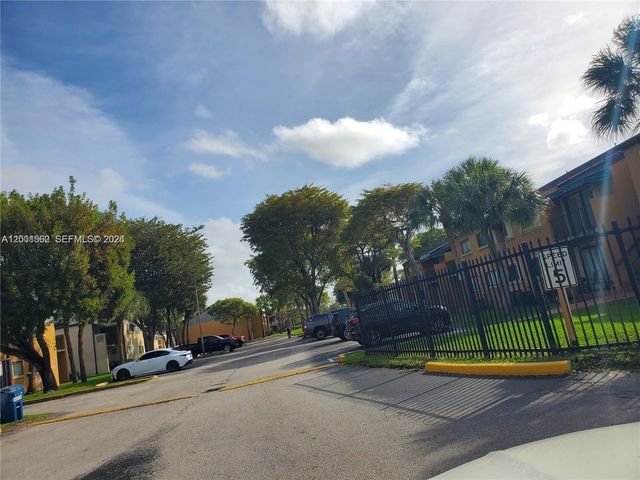 7423 SW 152nd Ave 10-106, Miami, FL 33193