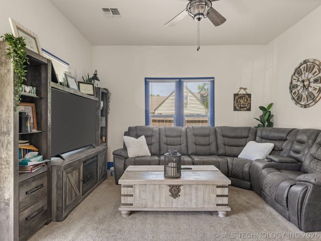 514 S Seneca Avenue, Bartlesville, OK 74003
