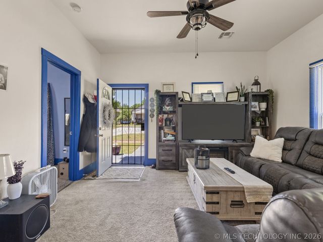 514 S Seneca Avenue, Bartlesville, OK 74003