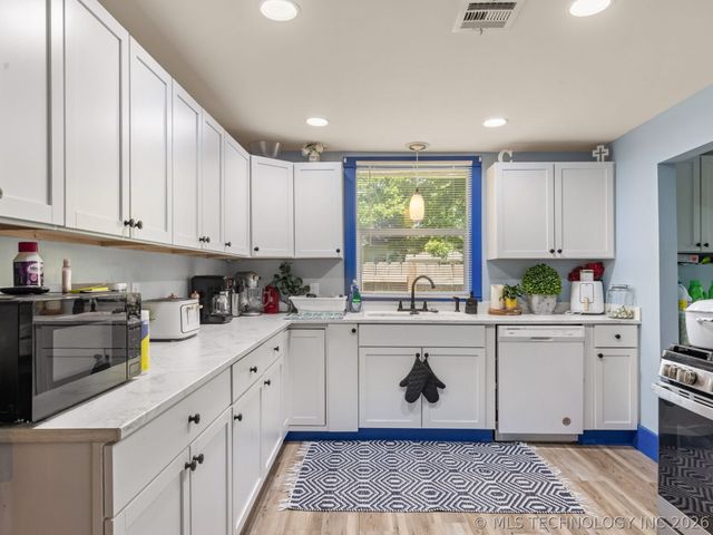 514 S Seneca Avenue, Bartlesville, OK 74003
