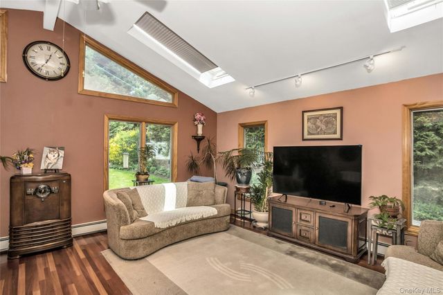 45 Ridge Road, Farmingdale, NY 11735