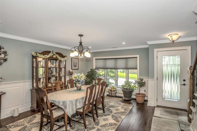 45 Ridge Road, Farmingdale, NY 11735