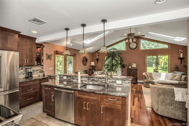 45 Ridge Road, Farmingdale, NY 11735