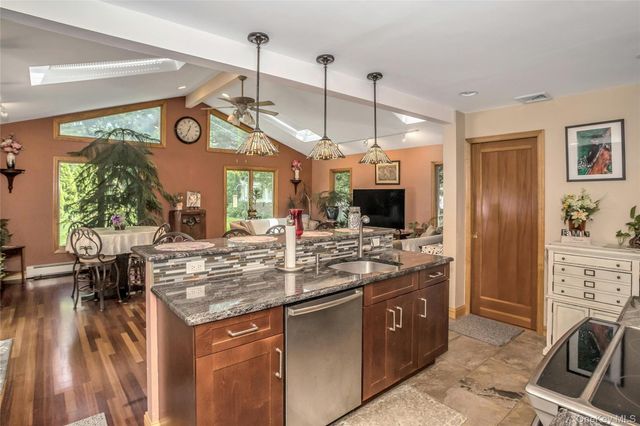 45 Ridge Road, Farmingdale, NY 11735