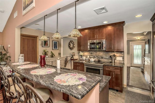 45 Ridge Road, Farmingdale, NY 11735