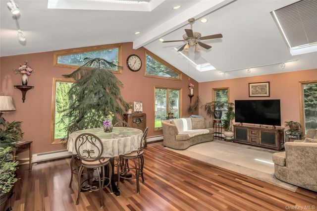 45 Ridge Road, Farmingdale, NY 11735