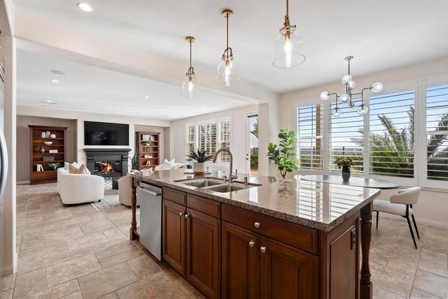7663 CIRCULO SEQUIOA, Carlsbad, CA 92009