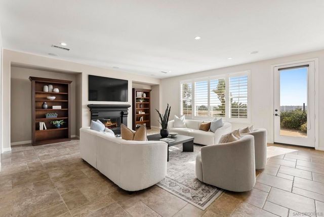 7663 CIRCULO SEQUIOA, Carlsbad, CA 92009