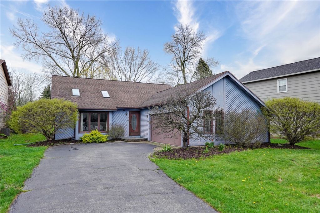 8 Fieldstone Lane, Henrietta, NY 14586