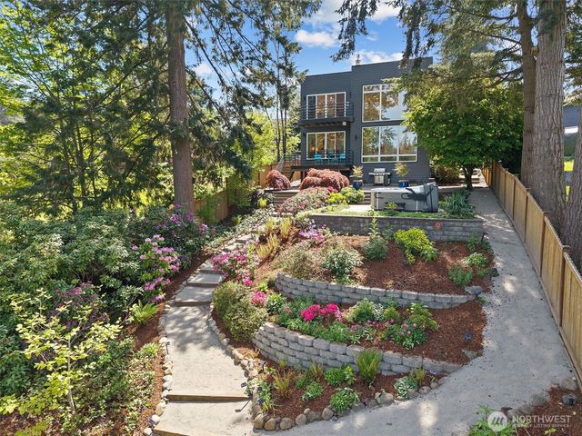 16114 SE Lake Holm Road, Auburn, WA 98092