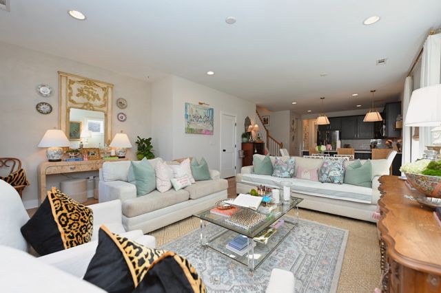 553 Oakvale Ln, Mount Juliet, TN 37122