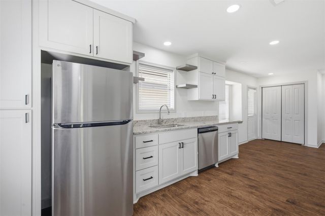 32242 Sky Lakes Drive, Waller, TX 77484