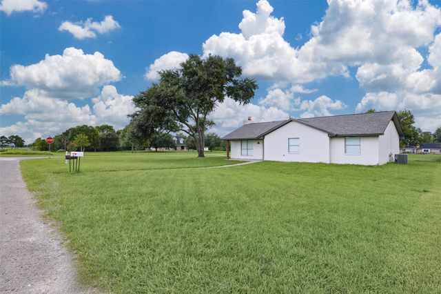 32242 Sky Lakes Drive, Waller, TX 77484