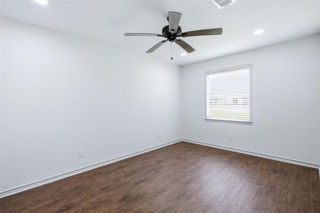 32242 Sky Lakes Drive, Waller, TX 77484