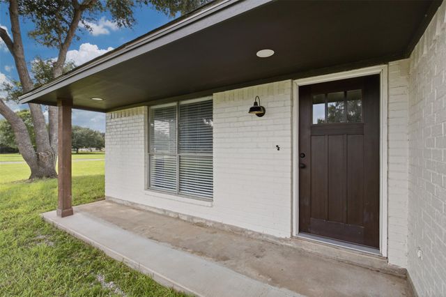 32242 Sky Lakes Drive, Waller, TX 77484