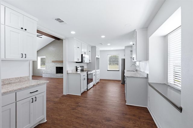 32242 Sky Lakes Drive, Waller, TX 77484