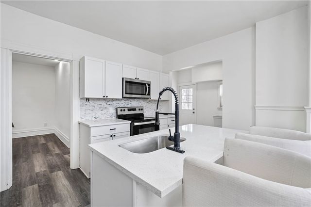 2 Elmont St, Crafton Heights, PA 15205