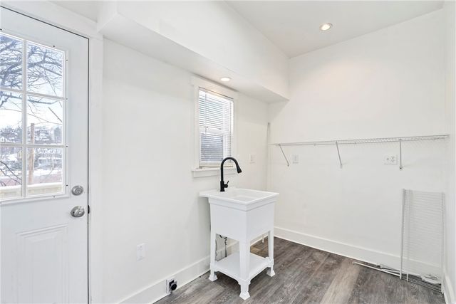 2 Elmont St, Crafton Heights, PA 15205