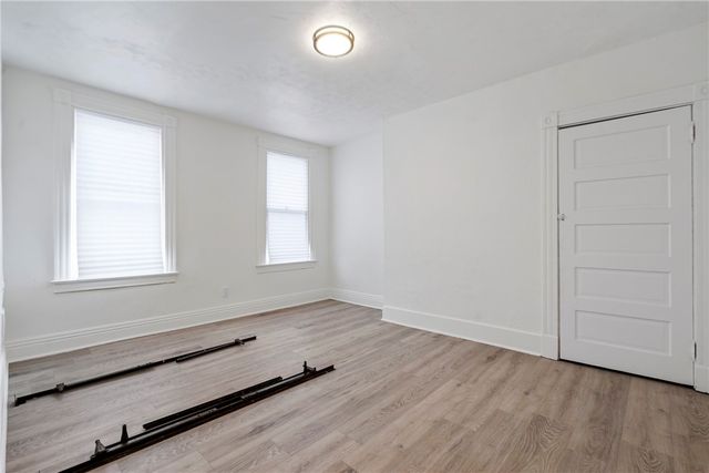 2 Elmont St, Crafton Heights, PA 15205