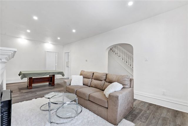 2 Elmont St, Crafton Heights, PA 15205