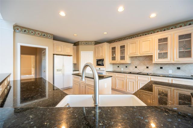 16010 Ashvale Drive, Tomball, TX 77377