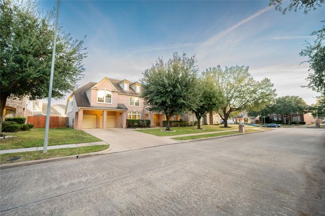 16010 Ashvale Drive, Tomball, TX 77377