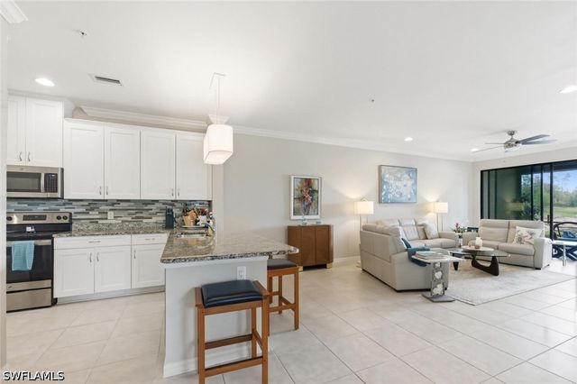 9440 Benvenuto CT 3-104, Naples, FL 34119